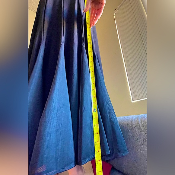 R&M Richards Evening Gown - Picture 9 of 13